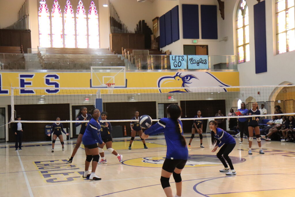 El Equipo de Voleibol de EGP Cobra Impulso a Principios de Temporada 6 IMG 1554